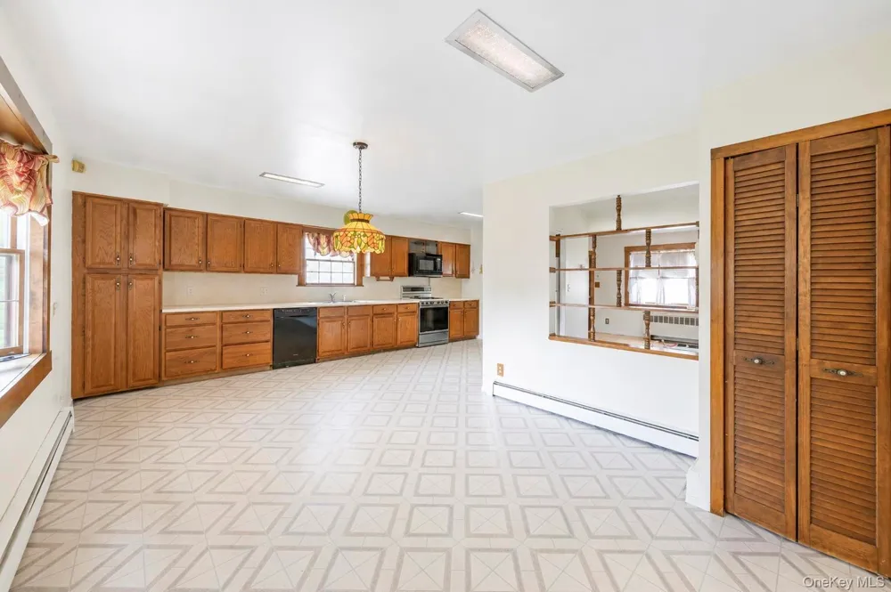 1425 Pine Drive Bay Shore, NY 11706