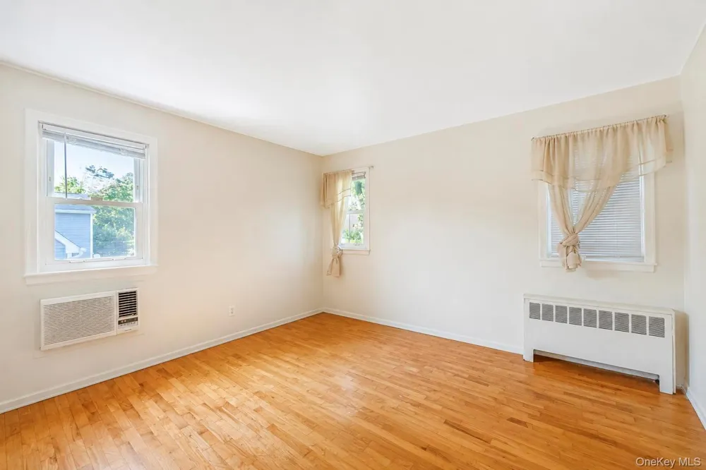1425 Pine Drive Bay Shore, NY 11706