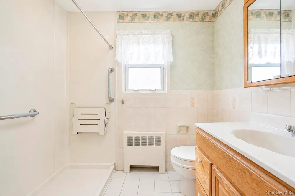 1425 Pine Drive Bay Shore, NY 11706
