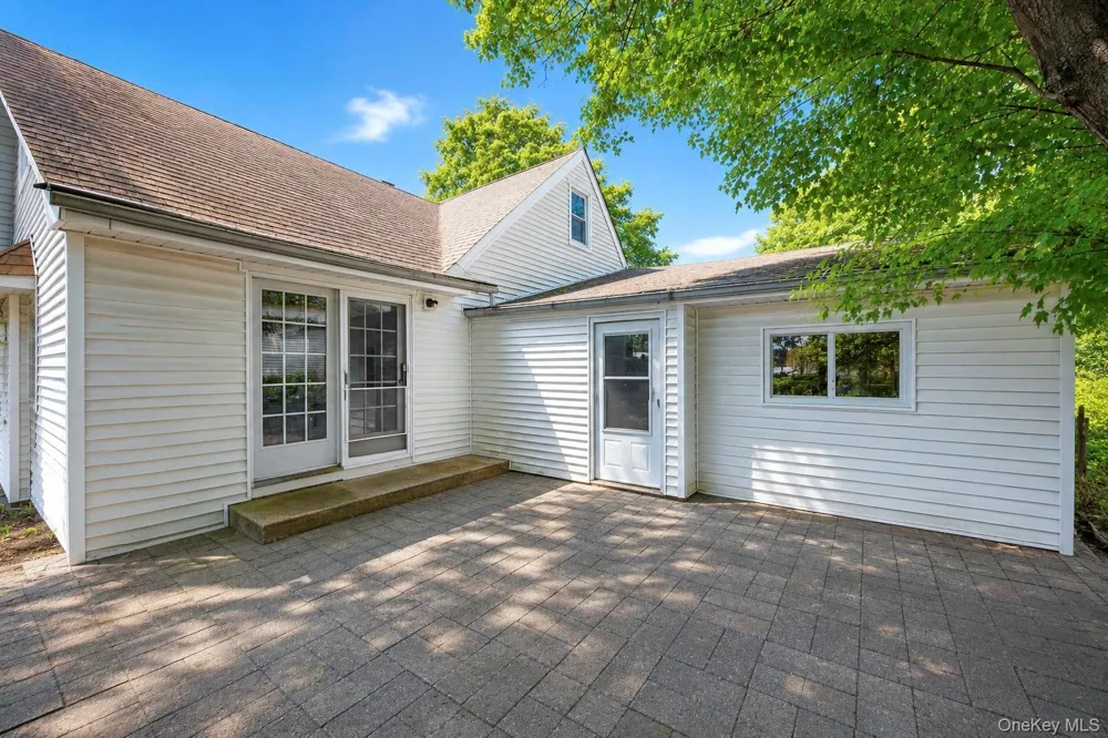 1425 Pine Drive Bay Shore, NY 11706