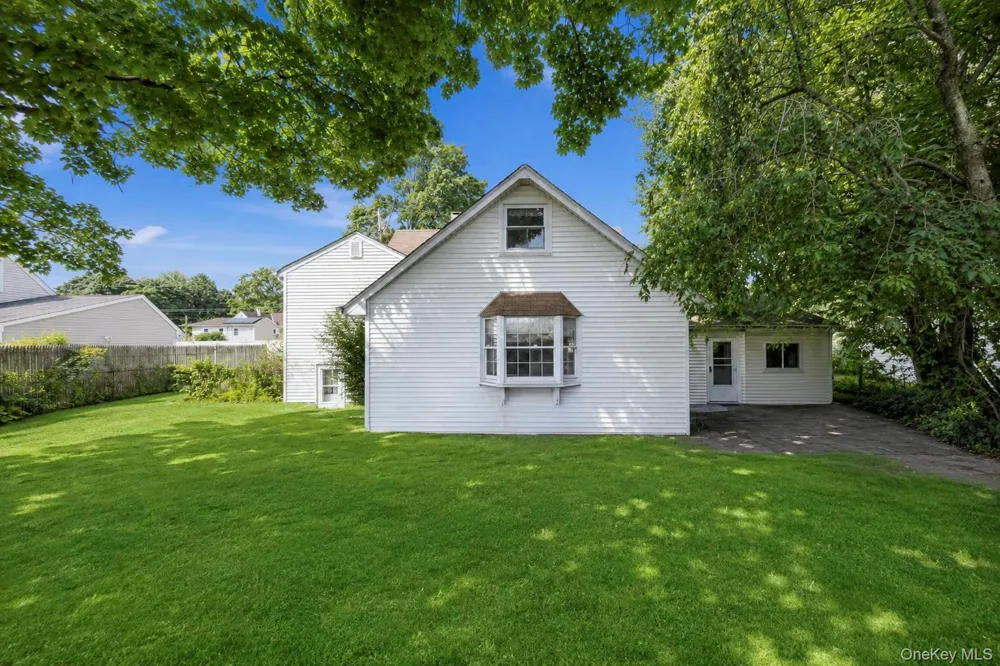 1425 Pine Drive Bay Shore, NY 11706