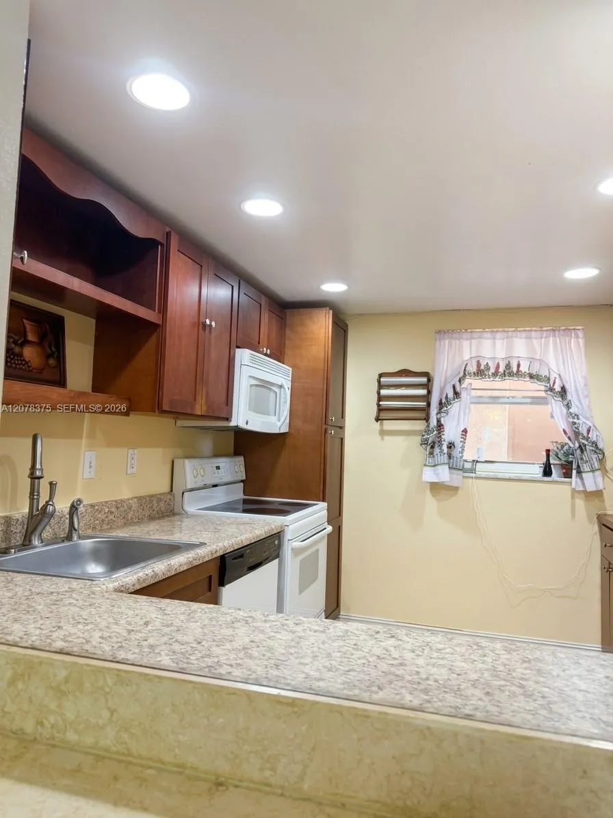 3261 Holiday Springs Blvd #401 Margate, FL 33063