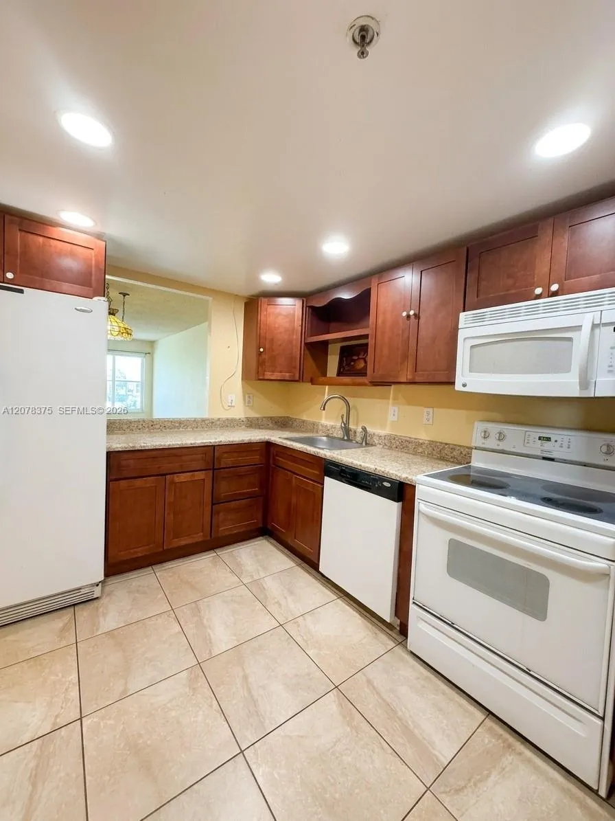3261 Holiday Springs Blvd #401 Margate, FL 33063