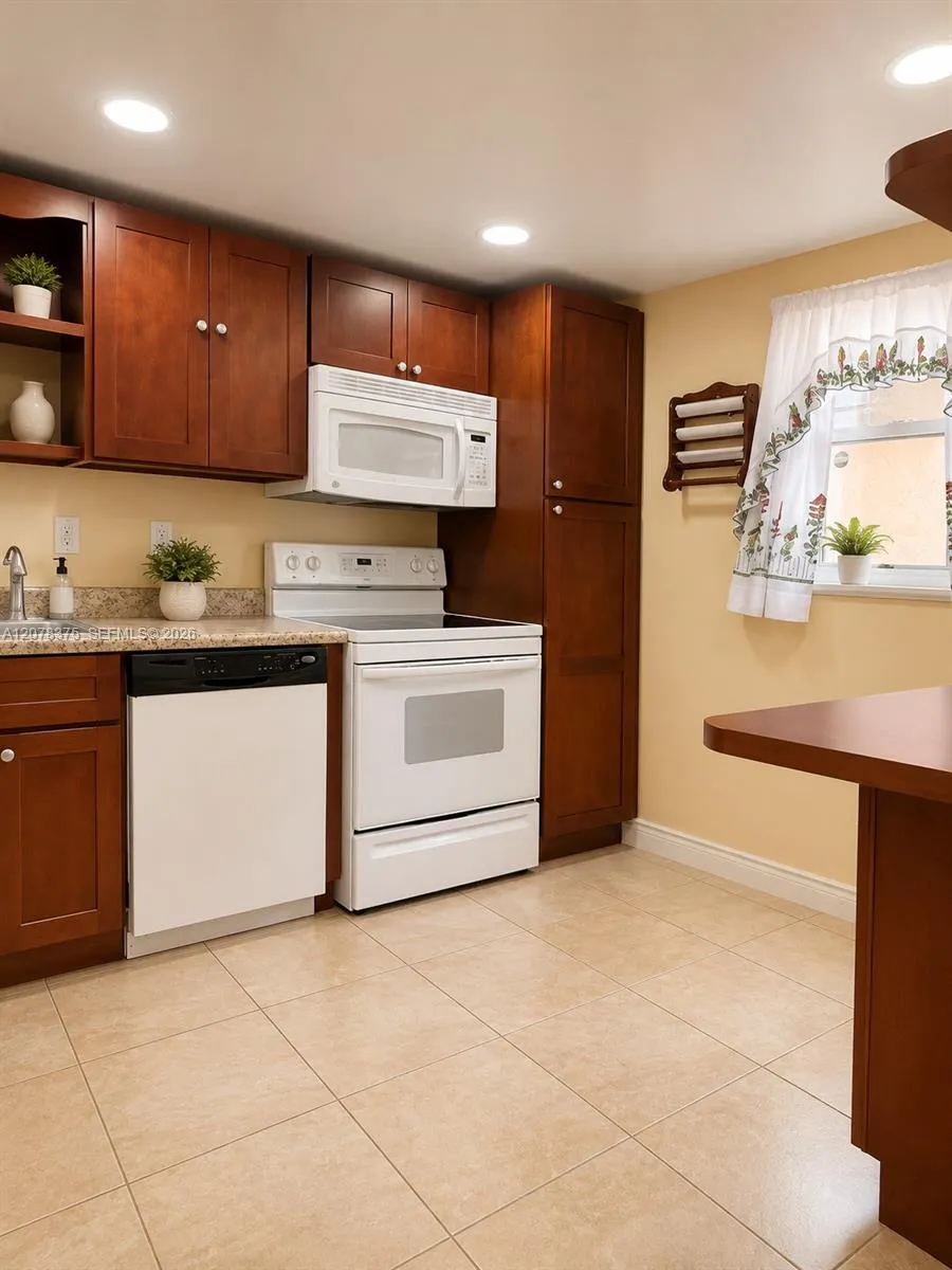 3261 Holiday Springs Blvd #401 Margate, FL 33063