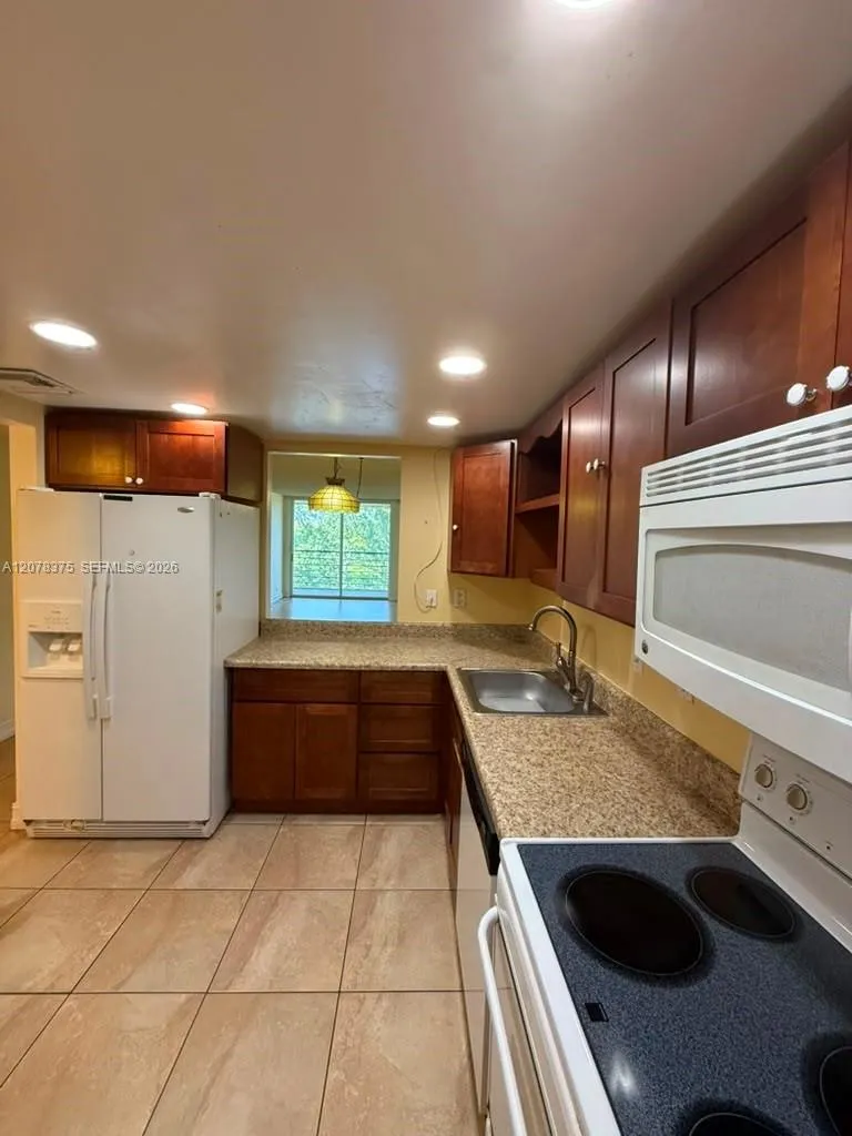 3261 Holiday Springs Blvd #401 Margate, FL 33063