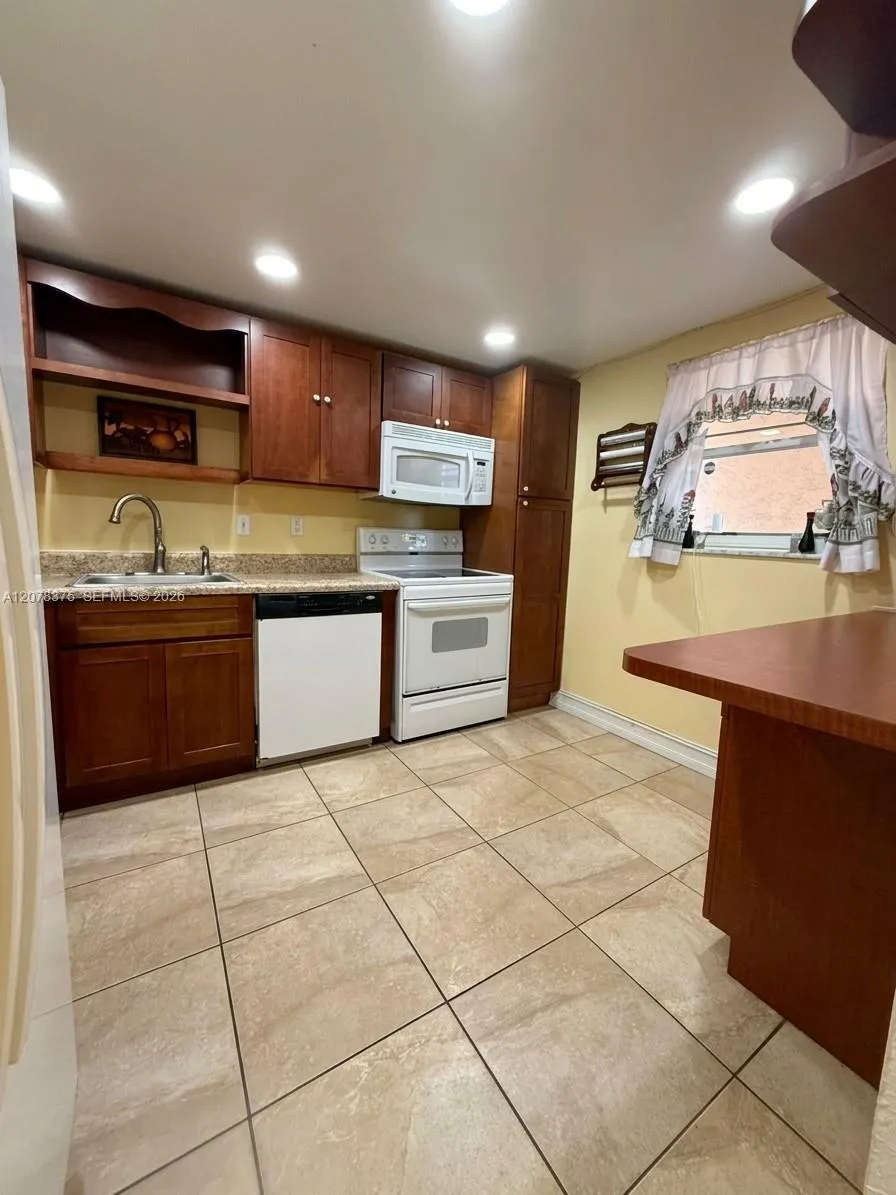 3261 Holiday Springs Blvd #401 Margate, FL 33063