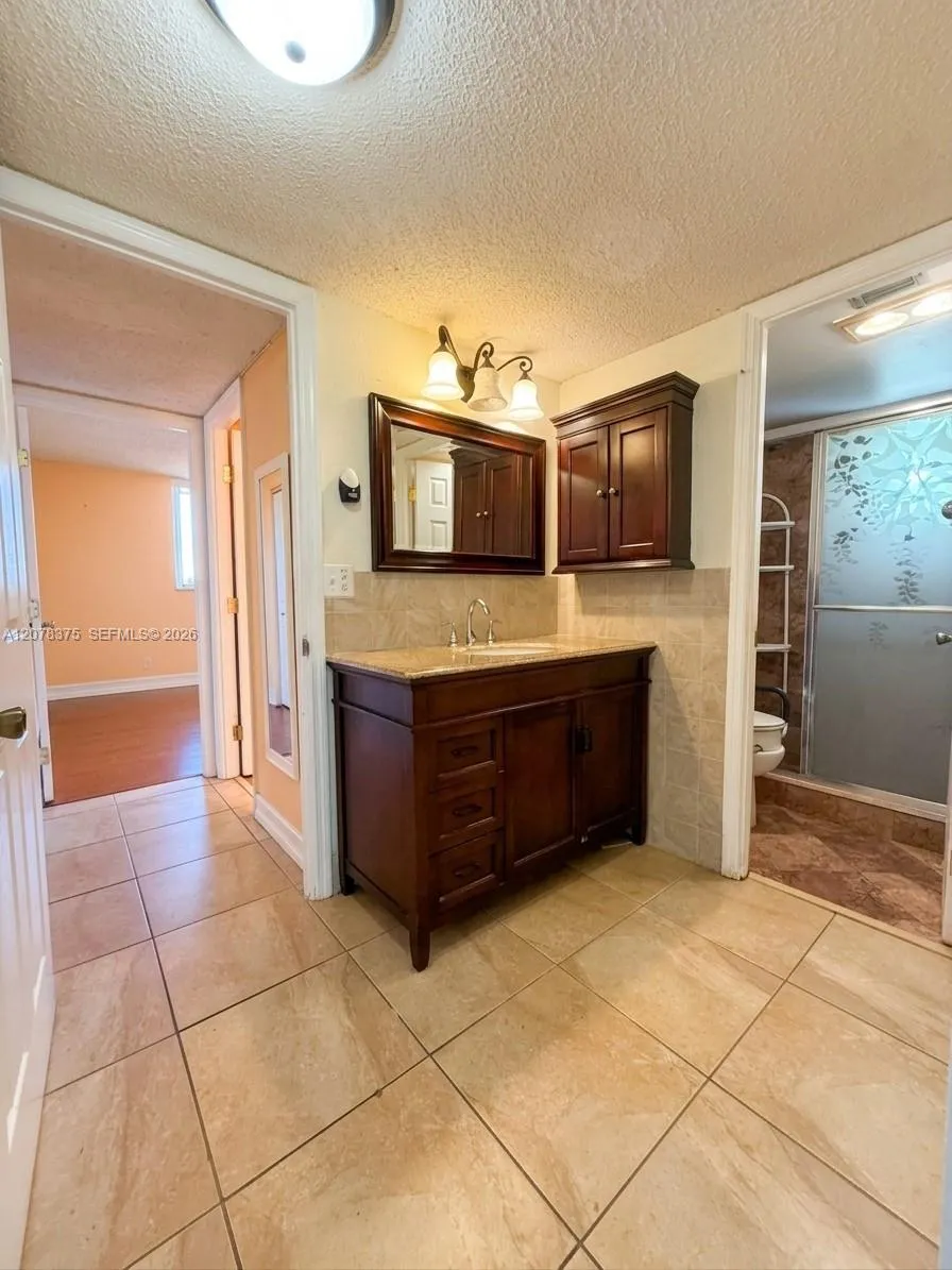 3261 Holiday Springs Blvd #401 Margate, FL 33063
