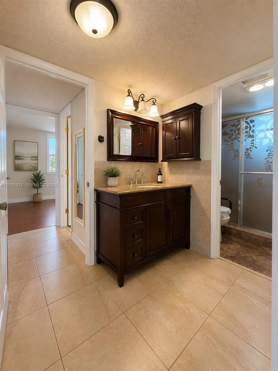 3261 Holiday Springs Blvd #401 Margate, FL 33063