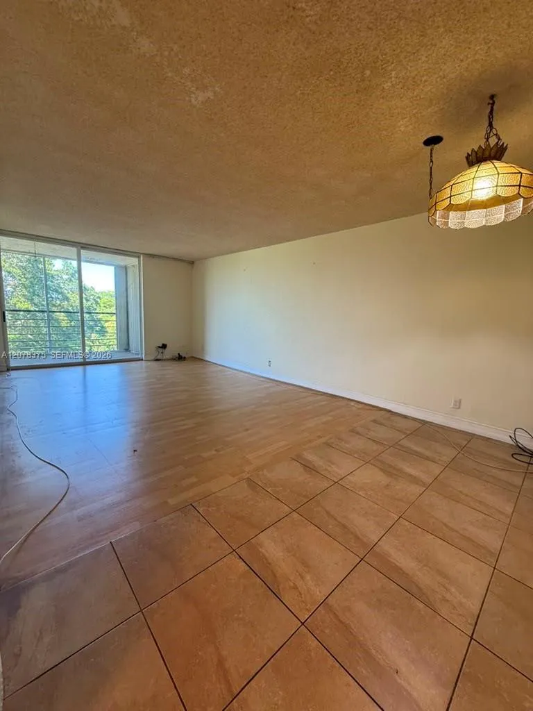 3261 Holiday Springs Blvd #401 Margate, FL 33063