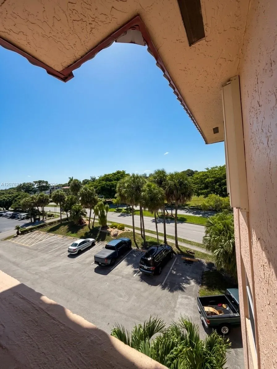 3261 Holiday Springs Blvd #401 Margate, FL 33063