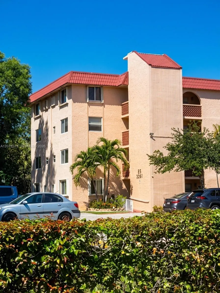 3261 Holiday Springs Blvd #401 Margate, FL 33063
