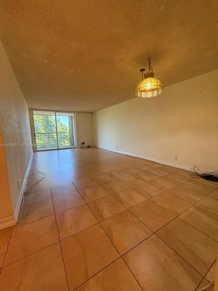 3261 Holiday Springs Blvd #401 Margate, FL 33063
