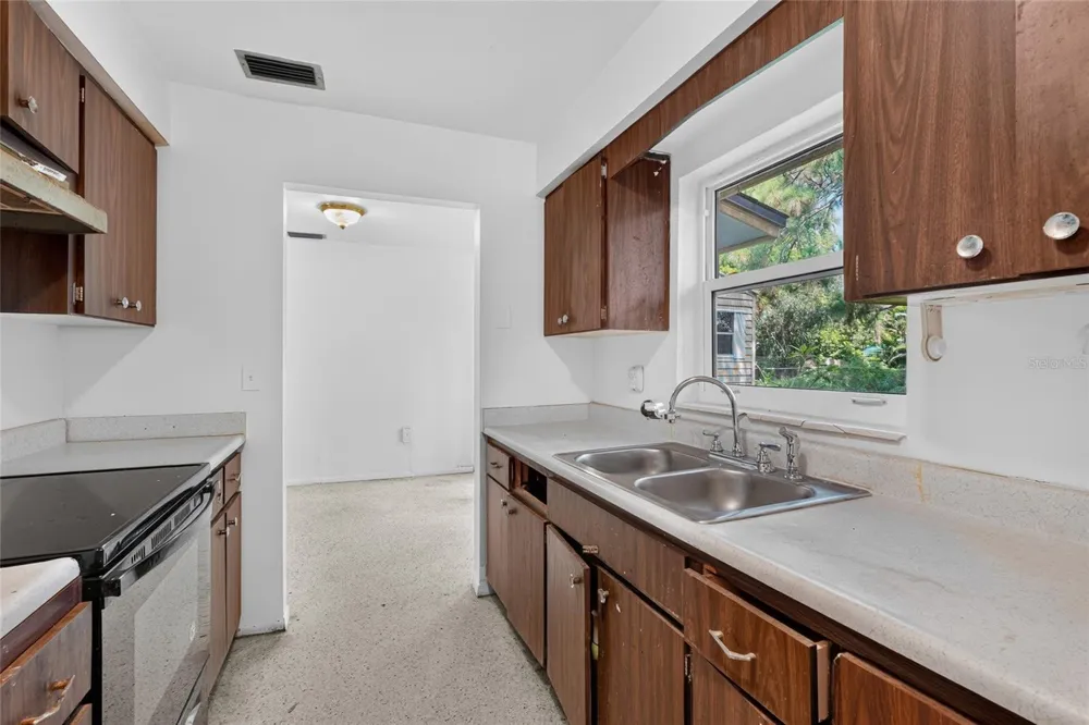 4923 BROOKMEADE DRIVE Sarasota, FL 34232