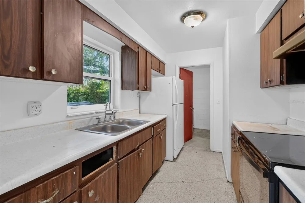 4923 BROOKMEADE DRIVE Sarasota, FL 34232