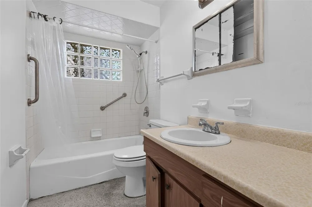 4923 BROOKMEADE DRIVE Sarasota, FL 34232