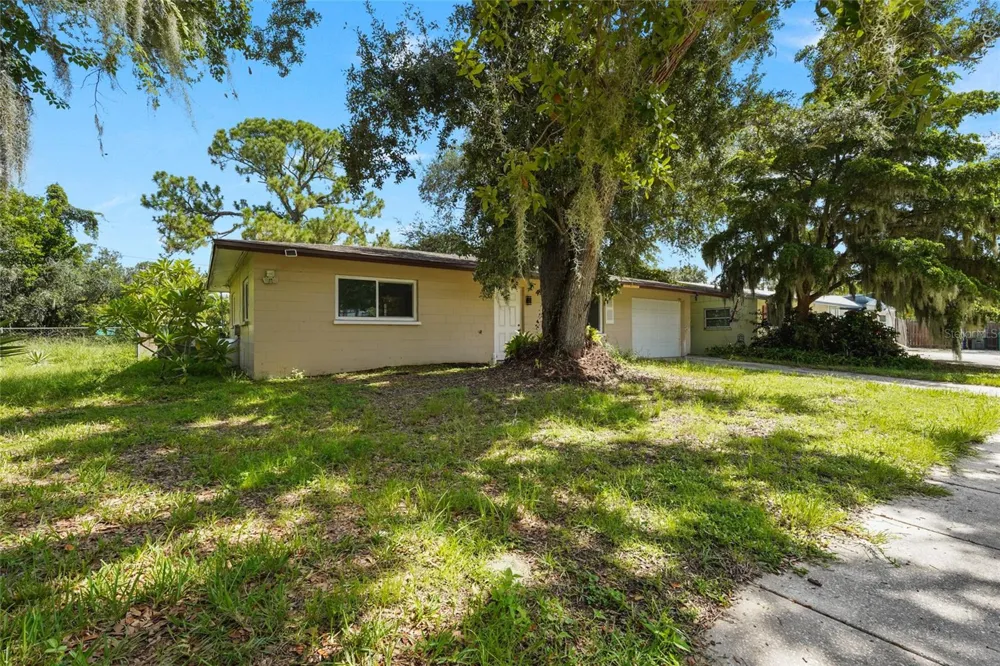 4923 BROOKMEADE DRIVE Sarasota, FL 34232