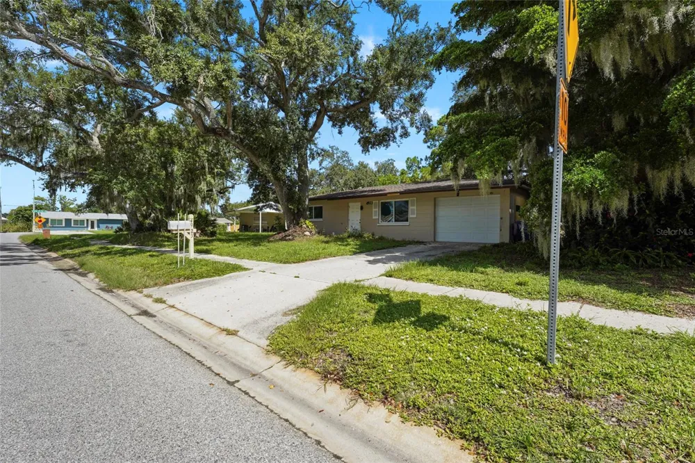 4923 BROOKMEADE DRIVE Sarasota, FL 34232