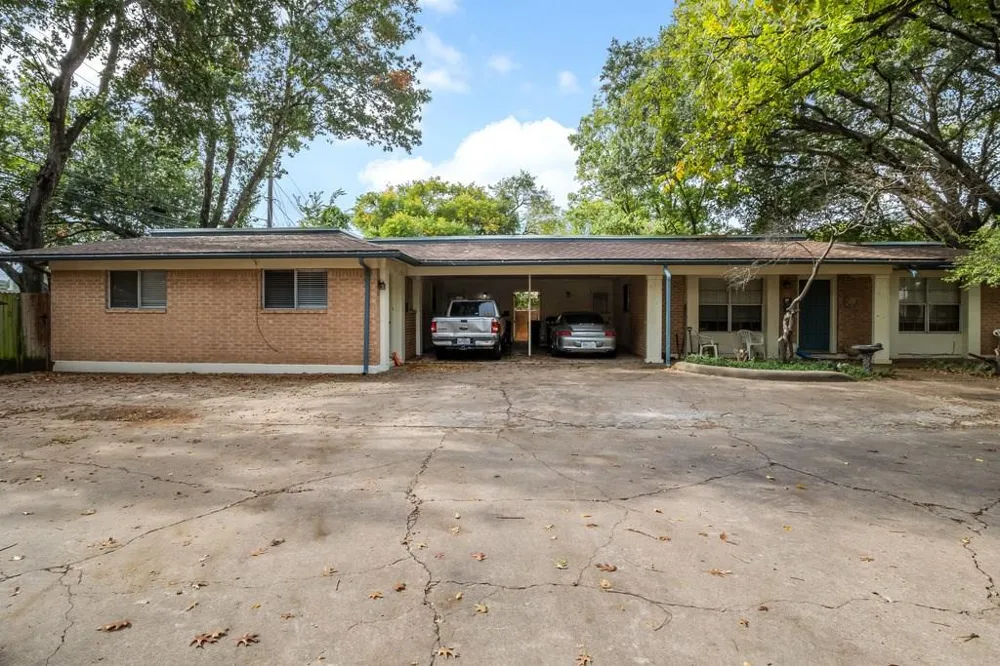 2802 ST EDWARDS CIRCLE #B Austin, TX 78704