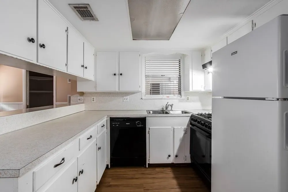 2802 ST EDWARDS CIRCLE #B Austin, TX 78704