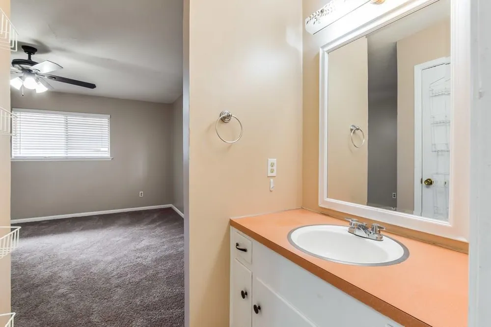 2802 ST EDWARDS CIRCLE #B Austin, TX 78704