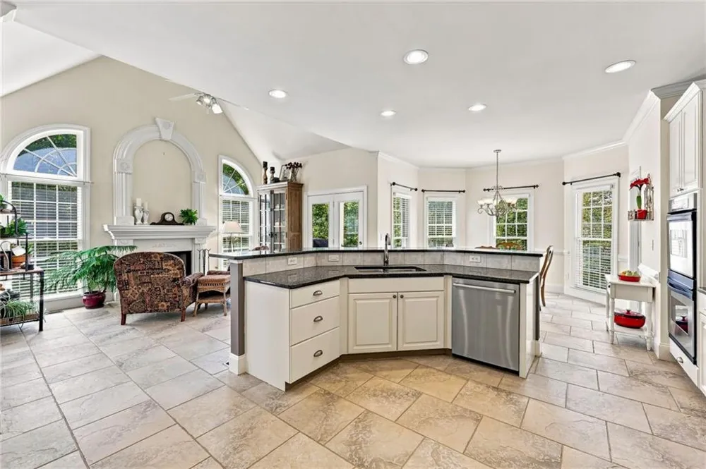 5359 Point South Drive Gainesville, GA 30504