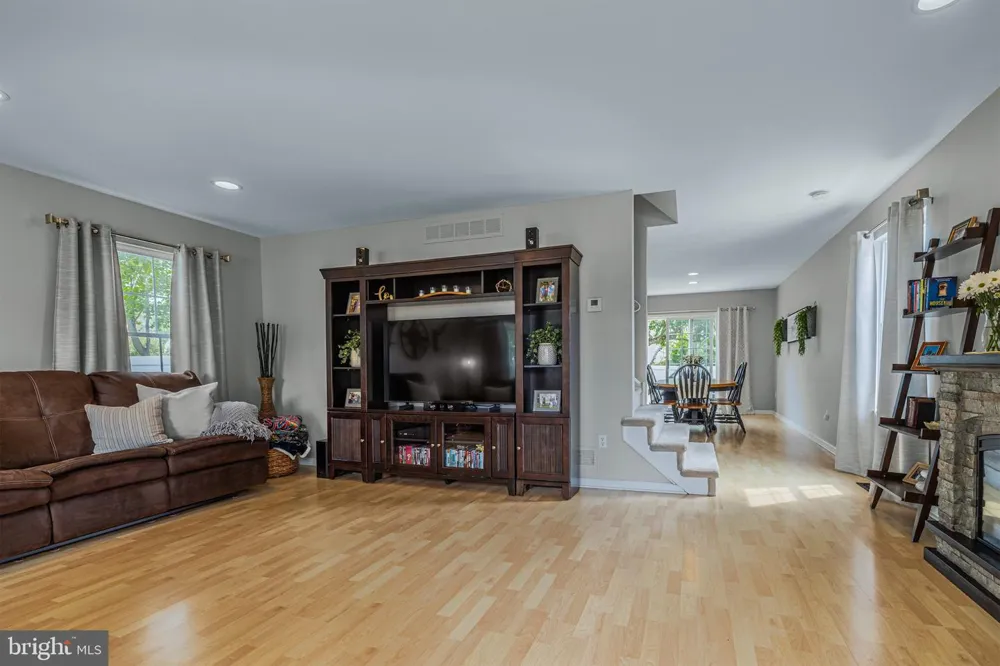 146 PINE AVENUE West Berlin, NJ 08091