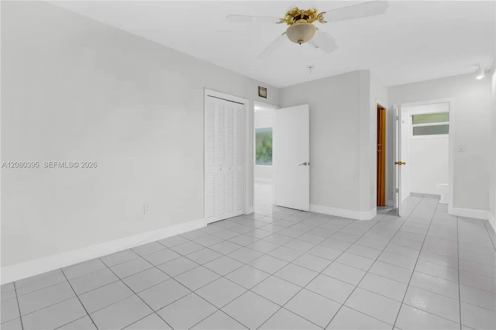 9441 SW 27th Dr Miami, FL 33165