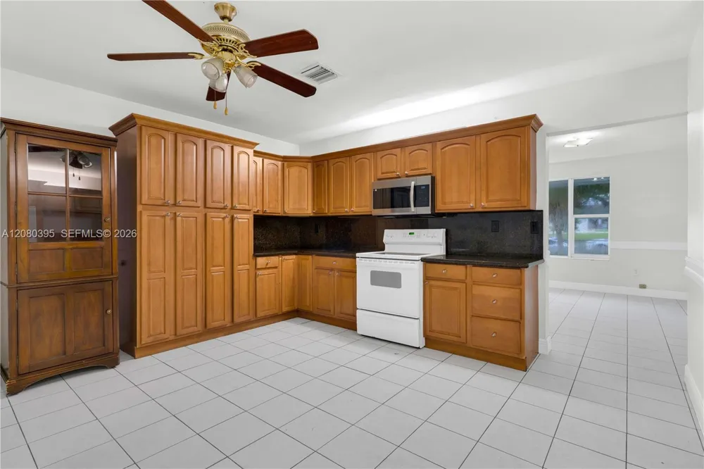 9441 SW 27th Dr Miami, FL 33165