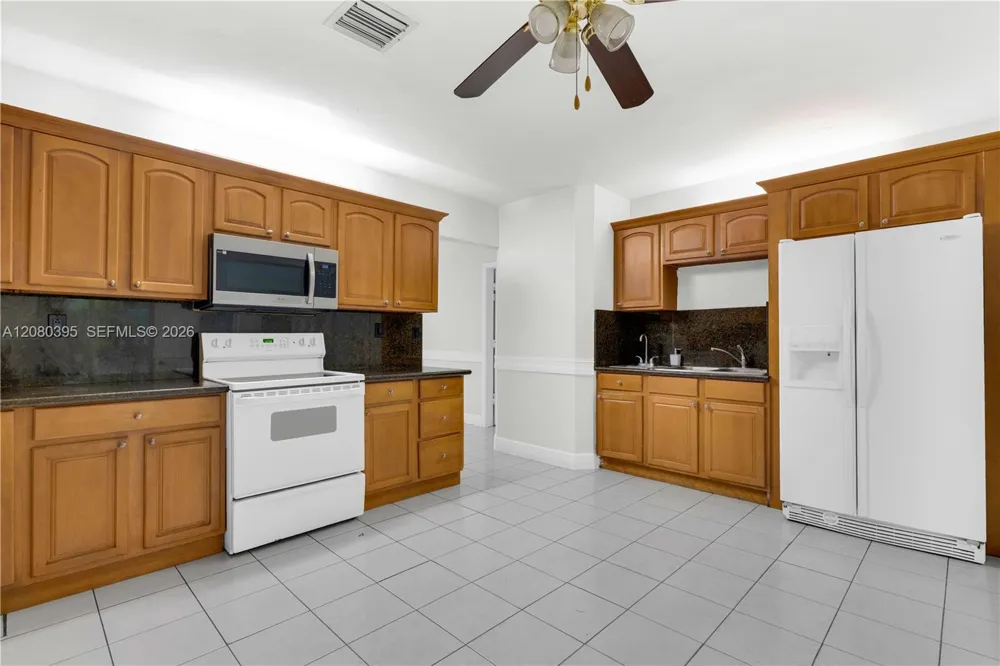 9441 SW 27th Dr Miami, FL 33165