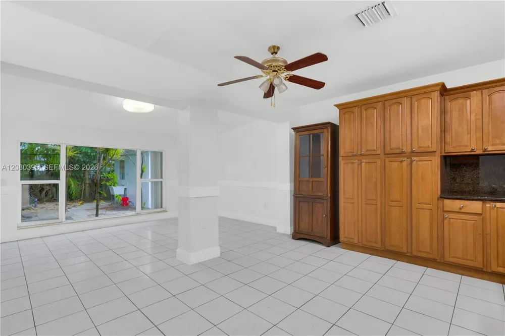 9441 SW 27th Dr Miami, FL 33165