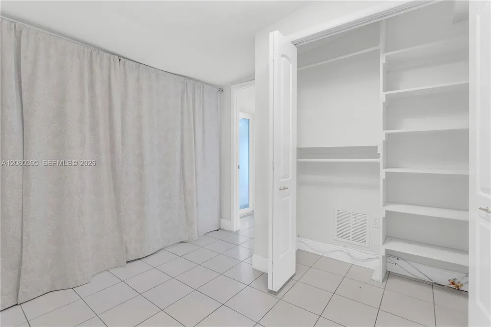 9441 SW 27th Dr Miami, FL 33165