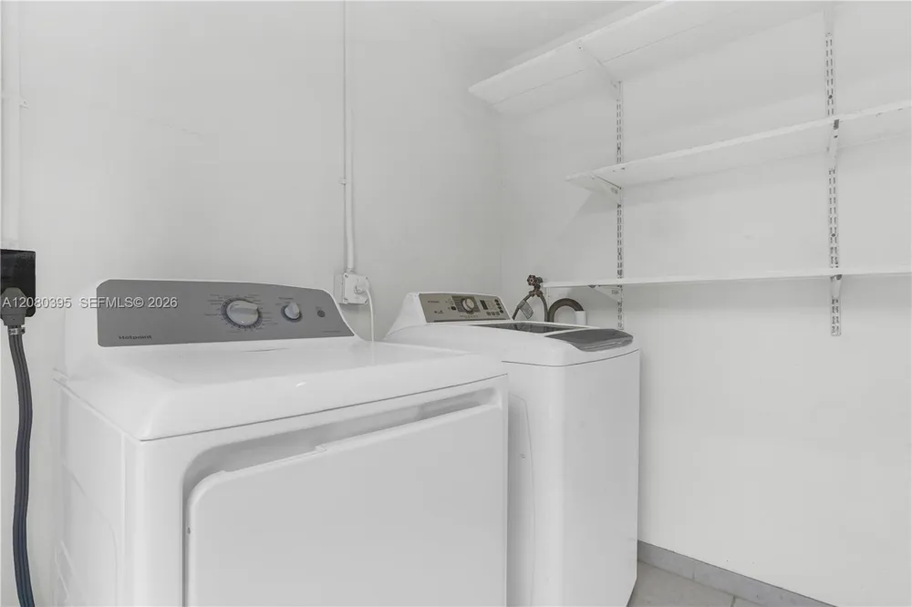 9441 SW 27th Dr Miami, FL 33165