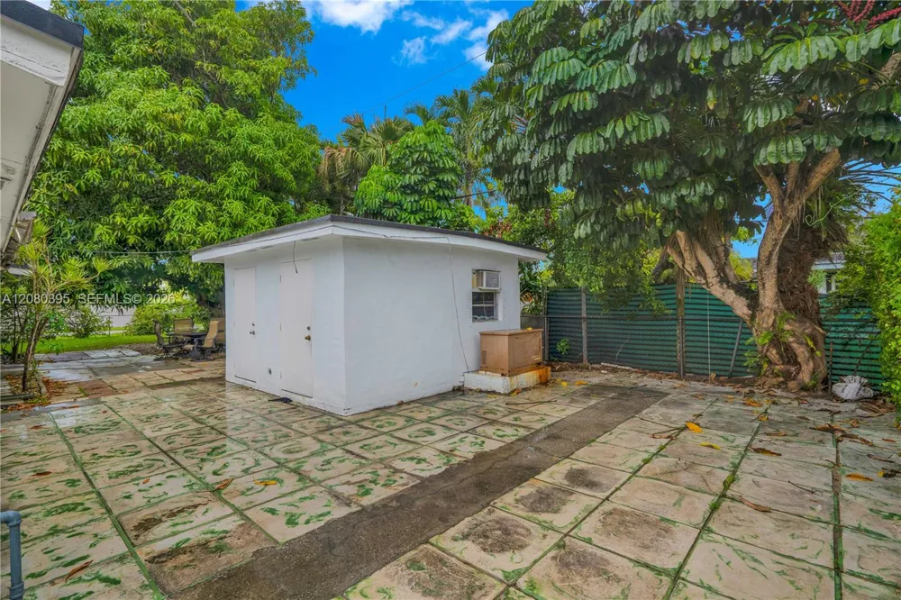 9441 SW 27th Dr Miami, FL 33165