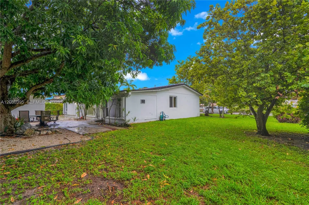 9441 SW 27th Dr Miami, FL 33165