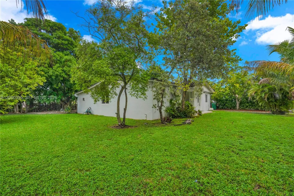 9441 SW 27th Dr Miami, FL 33165