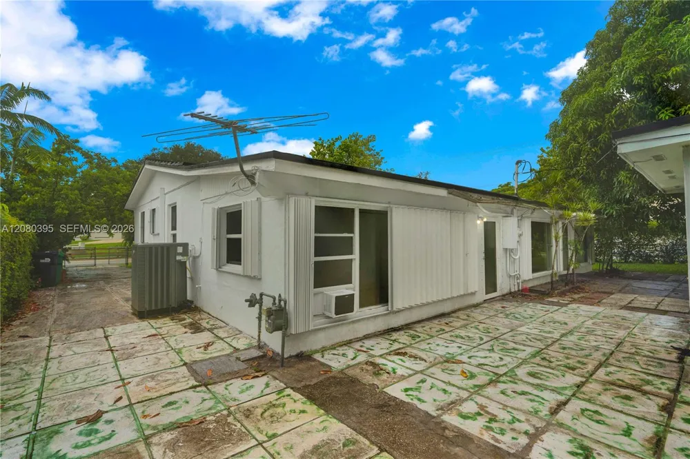 9441 SW 27th Dr Miami, FL 33165