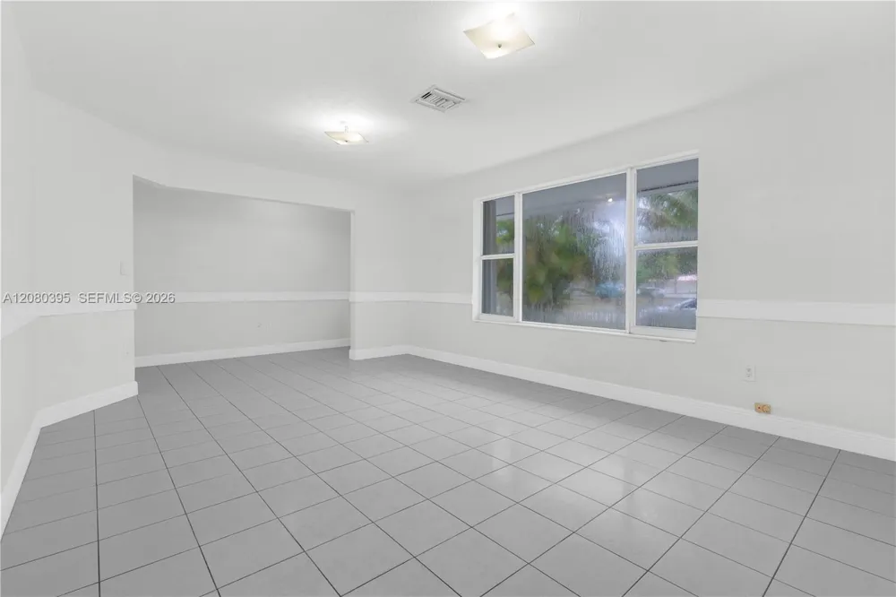 9441 SW 27th Dr Miami, FL 33165