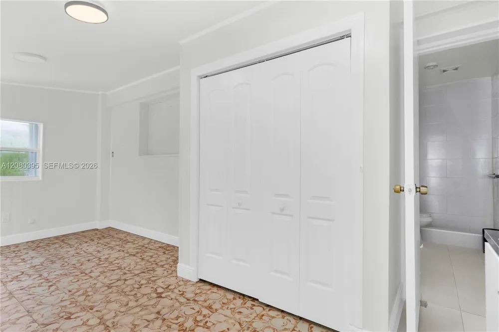 9441 SW 27th Dr Miami, FL 33165