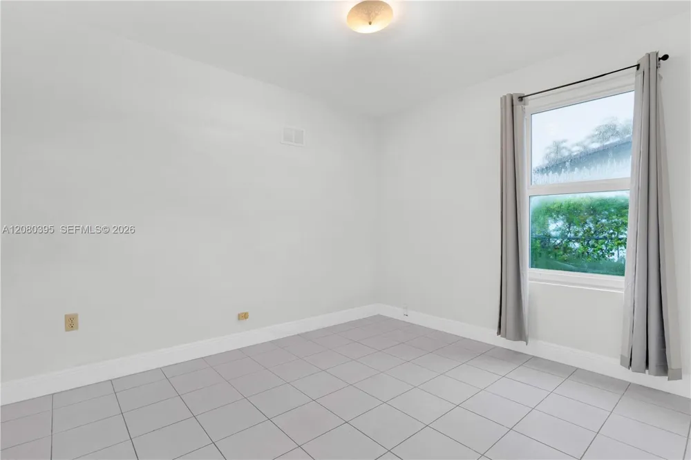 9441 SW 27th Dr Miami, FL 33165