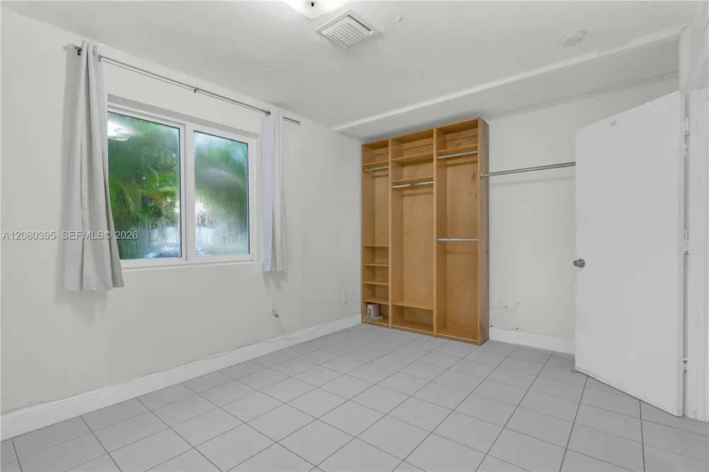 9441 SW 27th Dr Miami, FL 33165