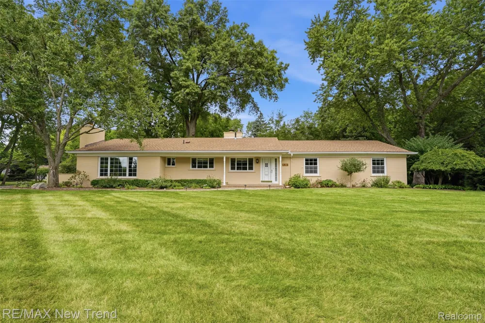 1043 Westview Road Bloomfield Hills City, MI 48304