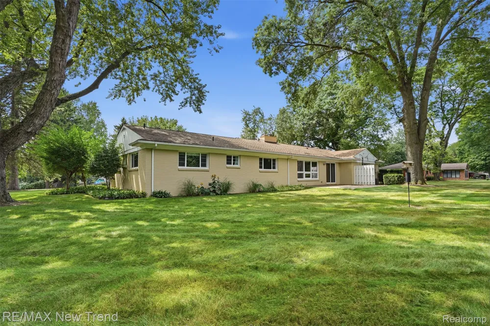 1043 Westview Road Bloomfield Hills City, MI 48304