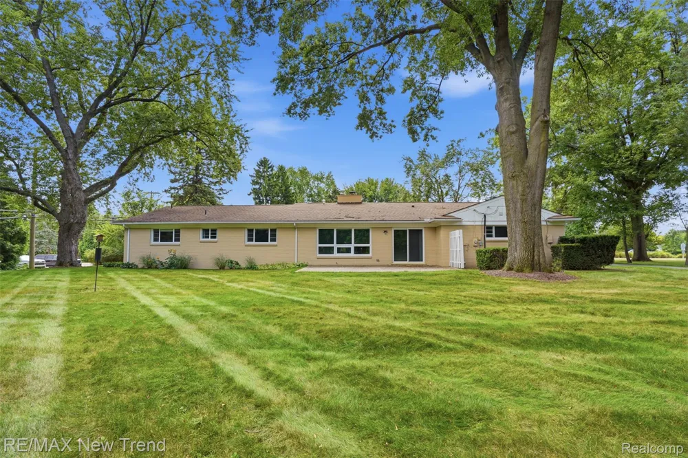 1043 Westview Road Bloomfield Hills City, MI 48304