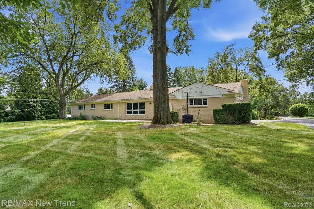 1043 Westview Road Bloomfield Hills City, MI 48304
