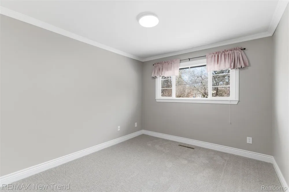 1043 Westview Road Bloomfield Hills City, MI 48304