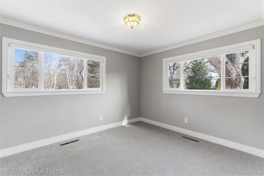 1043 Westview Road Bloomfield Hills City, MI 48304