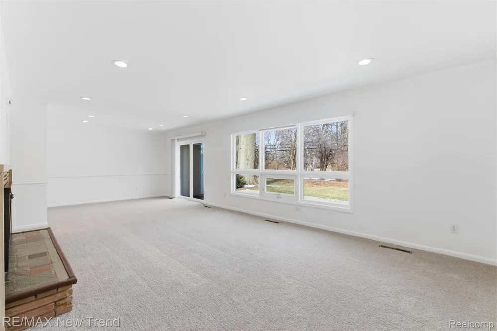 1043 Westview Road Bloomfield Hills City, MI 48304