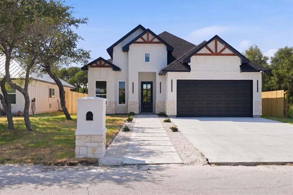 924 S 10TH Aransas Pass, TX 78336