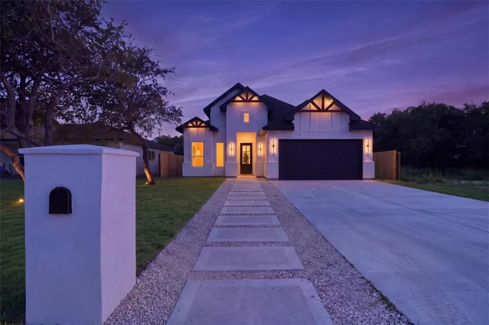 924 S 10TH Aransas Pass, TX 78336