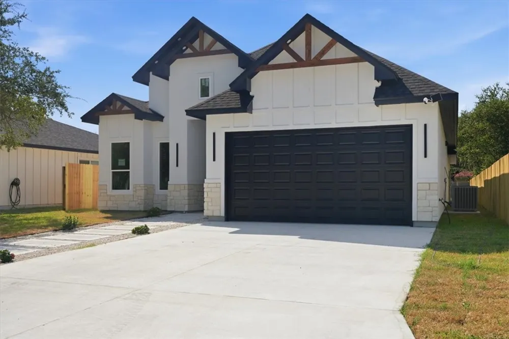 924 S 10TH Aransas Pass, TX 78336